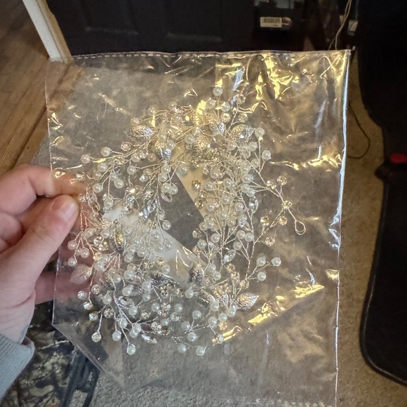 White and black wedding dress - Picture 3 of 7